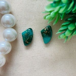 New Emerald Green Stud Earrings s925